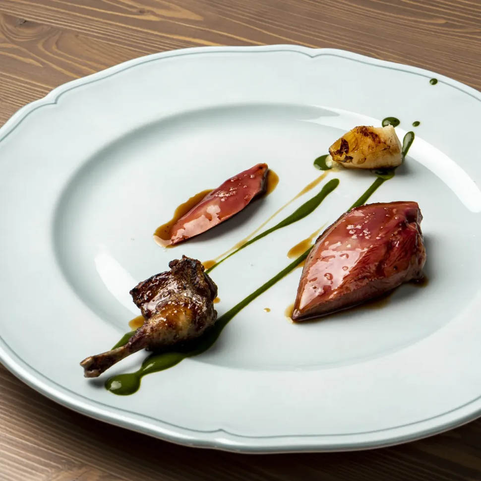 da gorini Piccione scottato alla brace estratto di alloro e cipolla 1