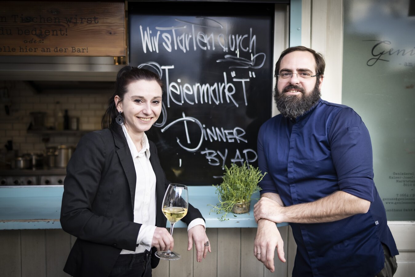 gastgeberin julia glanzer mit alexander posch c werner krug5b2d9248