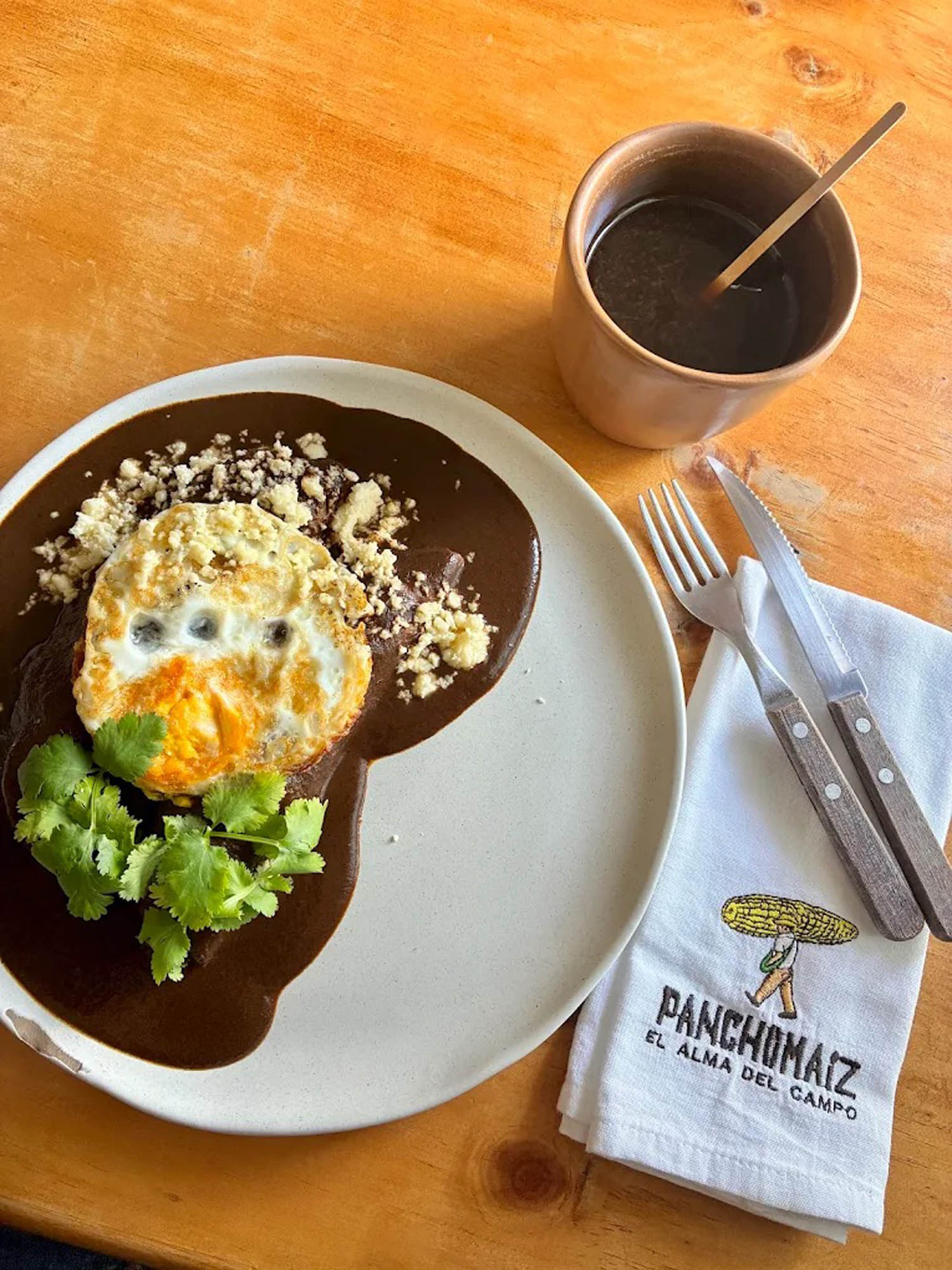 huevo mole pancho maiz