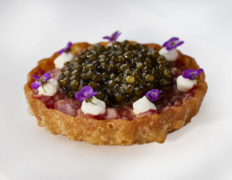 paco roncero Steak tartar con caviar ahumado 