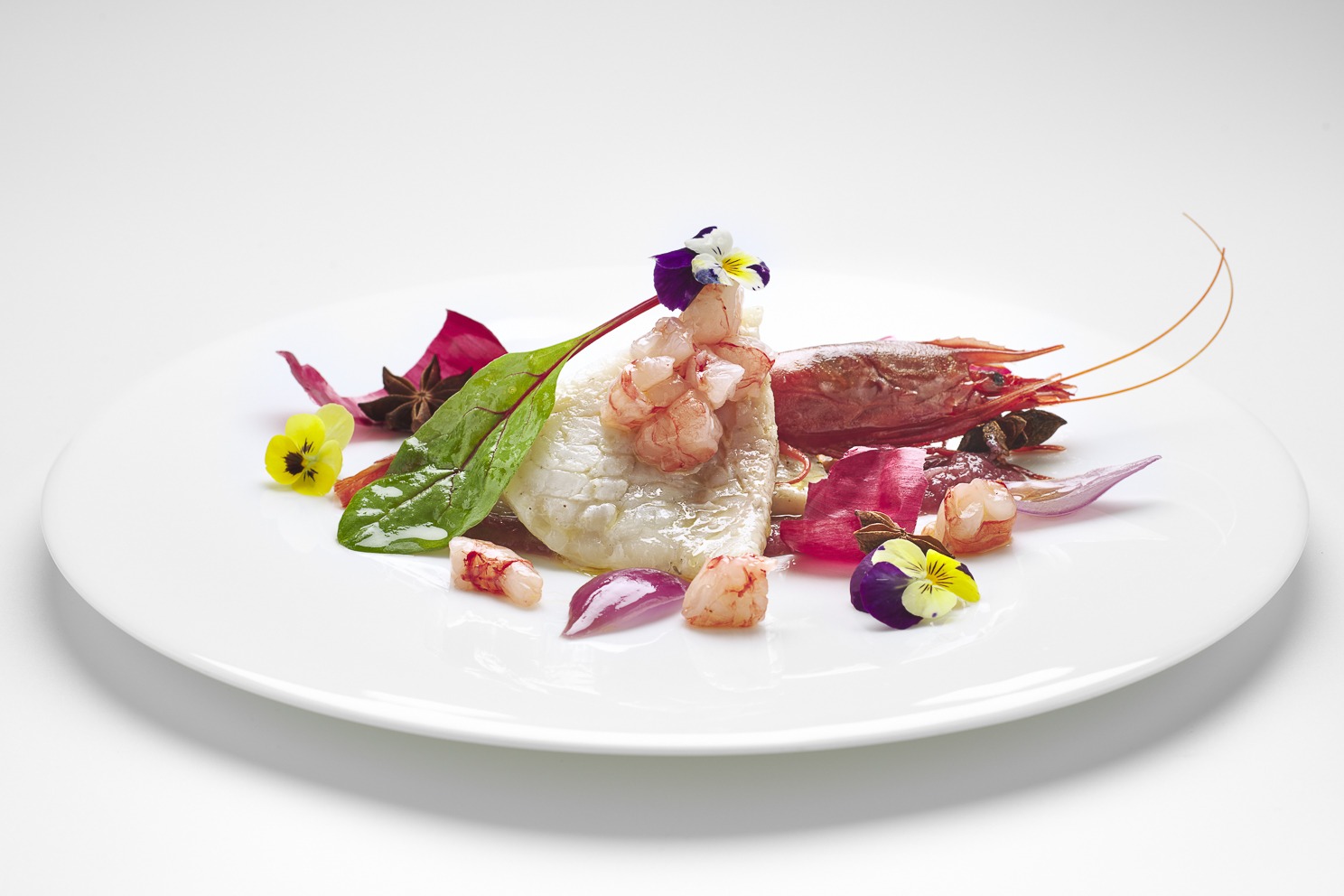 stratificazione di rombo e gamberi su crema di cipolla di tropea allanice stellato badalucci