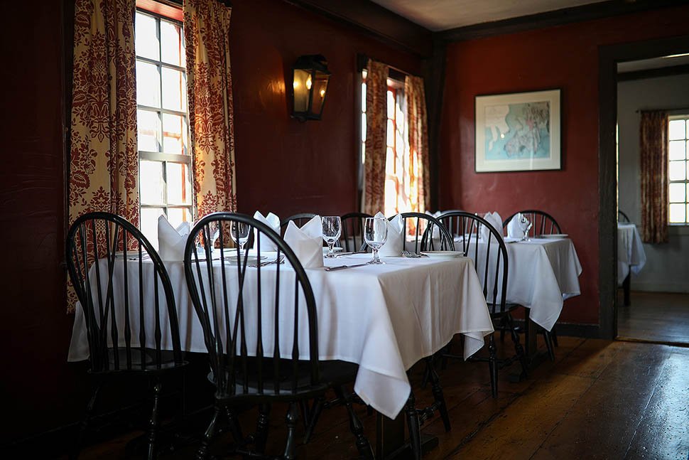 white horse h1 dining room