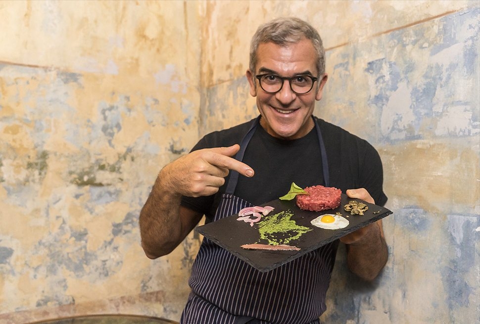 Max Mariola, bio dello chef protagonista, come food influencer, sui social  media - Pop Up Magazine