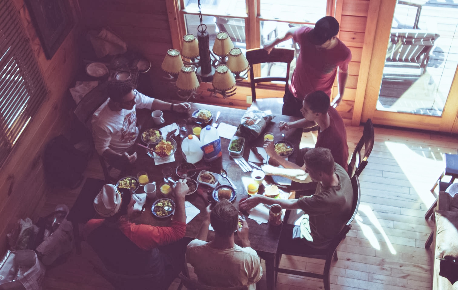 Galles, famiglia fa un pranzo da 380€ e poi scappa senza pagare la