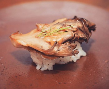 erik aplin sushi vegano nigiri di funghi