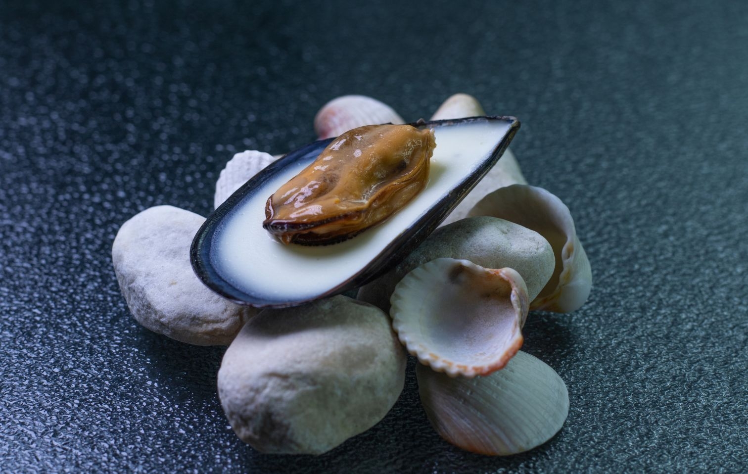 How to Cook Mussels According to Bros': The Amazing Recipe with Provola in the Shell | Chef Recipes 