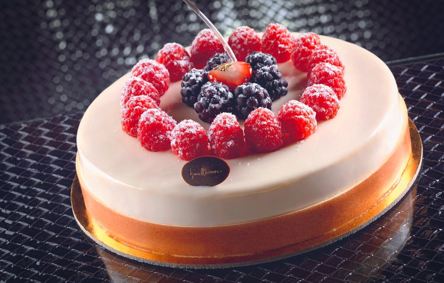 Biancomangiare by Iginio Massari: the mouth-watering almond dessert recipe | Chef Recipes | Reporter