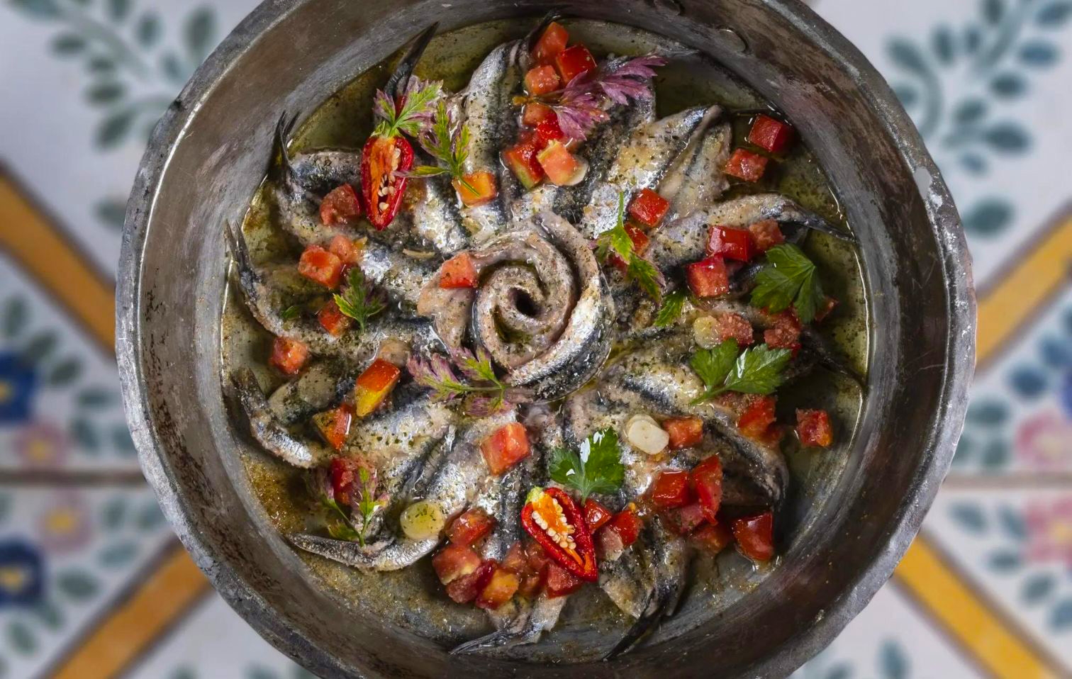 Anchovies in a pie pan from typical recipe to Michelin-starred dish: Peppe Guida's version | Chef Re
