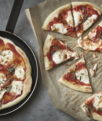 pizza mozzarella e rosmarino gordon ramsay