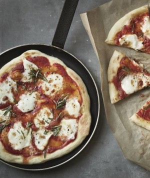 pizza mozzarella e rosmarino gordon ramsay