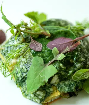 Lasagna di farina di lenticchia gialla erbe di campo e ricotta di pecora