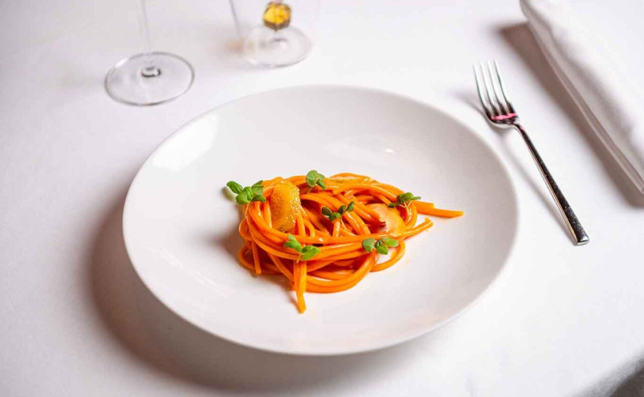 spaghettone innamorato peperoni e pomodori piatto roberto di pinto 1