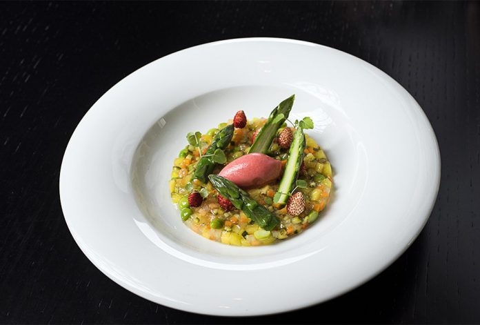 Fruit and vegetable salad with strawberry sorbet | Andrea Berton | Chef Recipes | Reporter Gourmet S