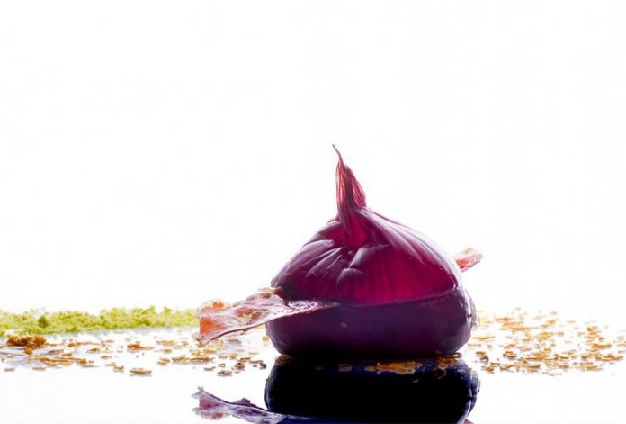 Onion Veils Cooked Under Ashes with Shrimps, Lardo d'Irpinia, and Olives | Alfonso Iaccarino | Chef 