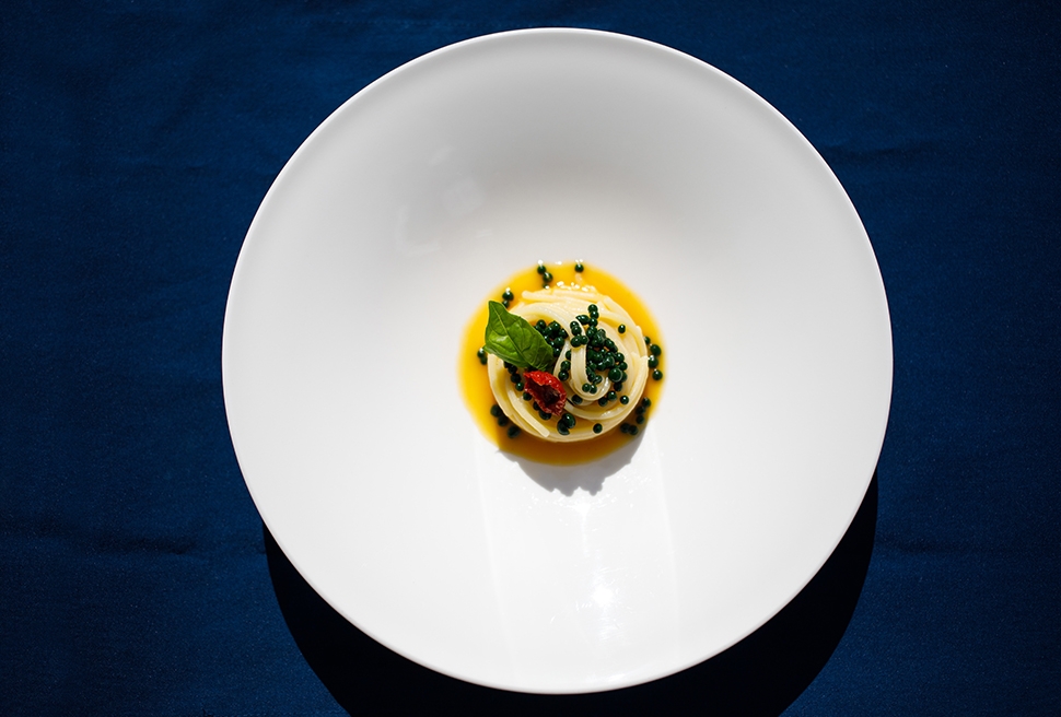 Spaghettone di Gragnano with “pomodoro in bianco” | Chef Recipes | Reporter Gourmet S.r.l.