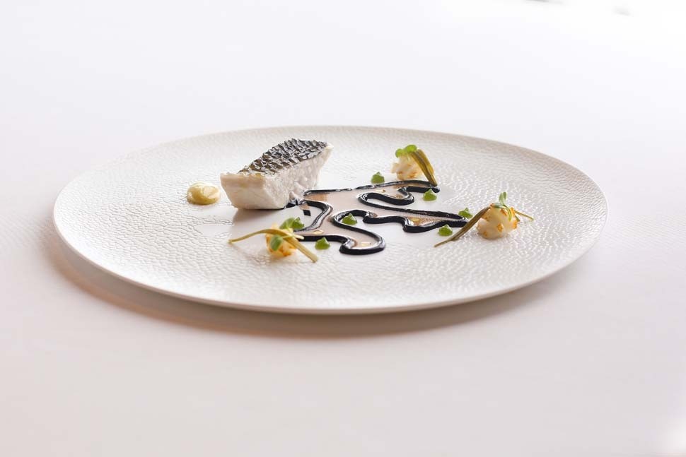 Antonio Arcieri BRANZINO CON SALSA AI FINFERLI E OLANDESE DI ALGHE