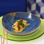Peppe Aversa Spaghetti gragnanesi con ricotta alle alici noci e limone ph Benedetta Bassanelli