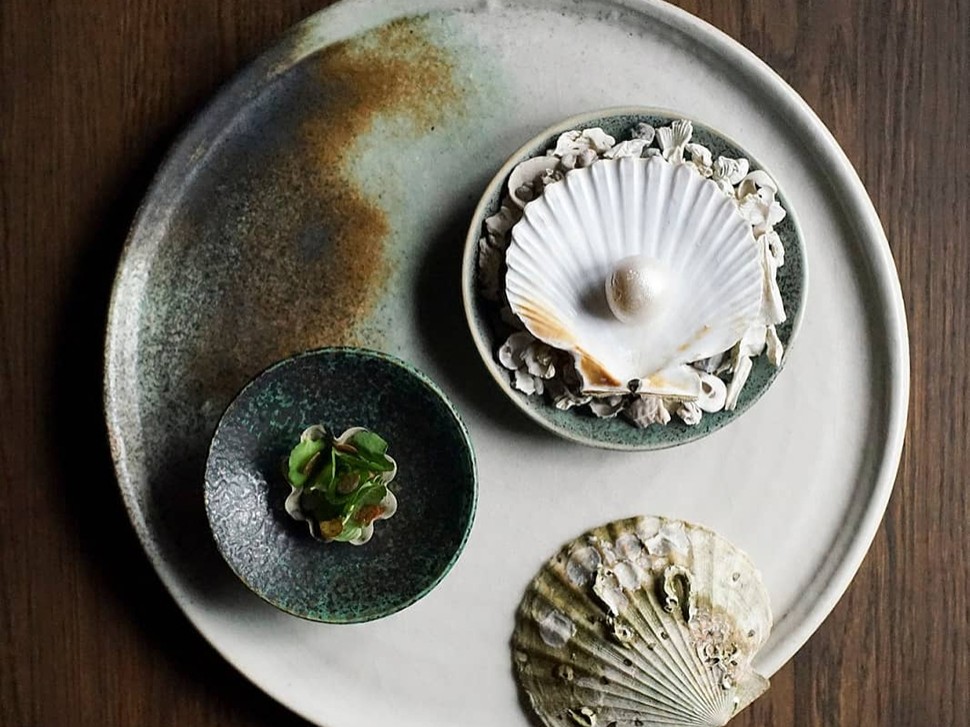 2 Poul Andrias Ziska scallops with beach hearbs and seaweed