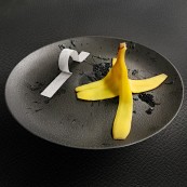 15 Terry Giacomello buccia di banana omaggio Cattelan