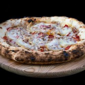 24 Martucci Pomodoro corbarino in acqua e sale salsiccia a punta di coltello di suino grigio ardesia ed olio EVO Koine 1