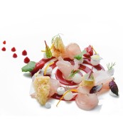 17 Luigi Tramontano Ricciola affumicata con spugna di pan brioche salato alla cannella e salsa di yogurt di bufala