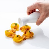 19 Marco Martini Ravioli di Carbonara Gamberi Bianchi e Pecorino Affumicato