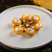4 Oliver Glowig Bottoni ripieni di coniglio alla cacciatora con pomodoro e olive disidratate 1