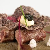 6 Aurora Mazzucchelli Diaframma di manzo alghe rosse e caviale