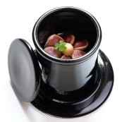 20 Matias Perdomo rognoncini di coniglio con salsa al nero di anguilla affumicata e gelato allaceto Photo by Alessandro Ghirelli