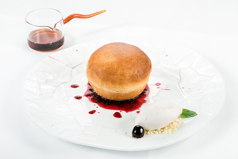 13 Salvatore Aprea BABA AL RUM CREMA ALLA VANIGLIA AMARENE E FRUTTI DI BOSCO