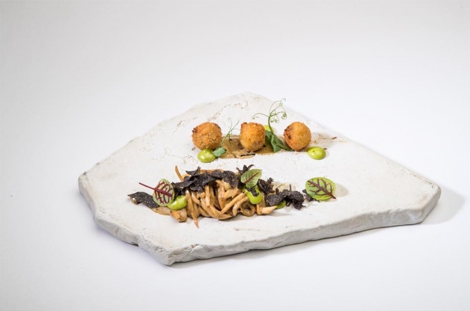 5 Michele Iaconeta Funghi Cardoncelli maionese al tartufo nero del Baldo e sfere di Midollo di Garronese copia