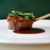 Angelo Sabatelli Costoletta di agnello in crosta di nduja cime di rapa Foto Danilo Giaffreda 1