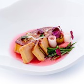 8 Jean Francois Rouquette Foie gras de canard comme un Shabu Shabu pates soba bouillon de rhubarbe acidulee poivre Sansho
