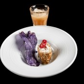13 Helene Stoquelet e Nadia Mongiat Appetizer Neccio con ricotta e chip di patata viola
