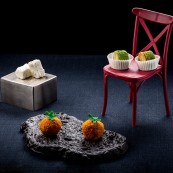 4 Riccardo Di Giacinto Marshmallow parmigiano e tartufo Cucciolone burro e alici Panzanella liquida foto Andrea Di Lorenzo