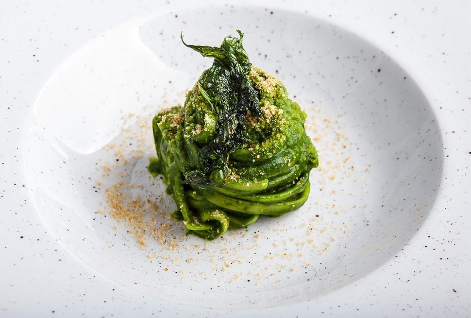 22 Marco Davi foto Alberto Blasetti Linguina estratto di gambi e foglie di broccoletti precoci aglio olio e peperoncino