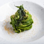 22 Marco Davi foto Alberto Blasetti Linguina estratto di gambi e foglie di broccoletti precoci aglio olio e peperoncino