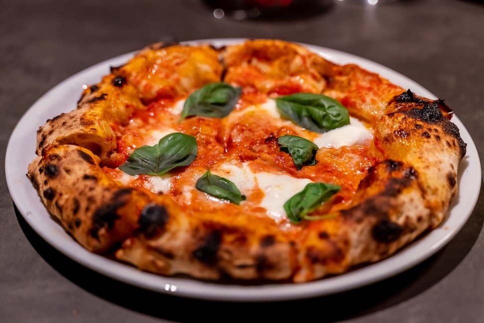 Pizza Regina Margherita ph Lorenzo Moreni 2