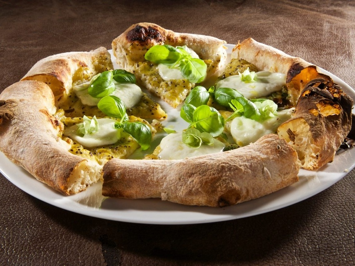 15 Renato Bosco La Marghe Tira farcita con pelato di kiwimozzarella di bufala campana DOPbasilico phcourtesy Renato Bosco