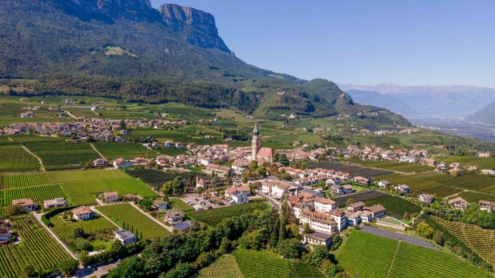 Cantina Sankt Pauls il paese di San Paolo con i suoi vigneti dai 290 ai 650 metri slm ThiloWeimar